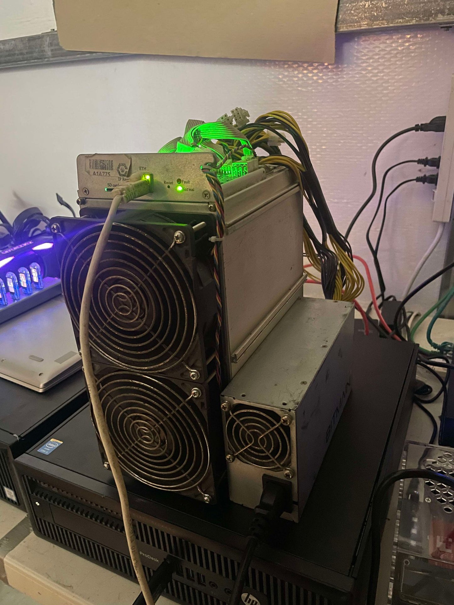 Antminer Z15 with psu